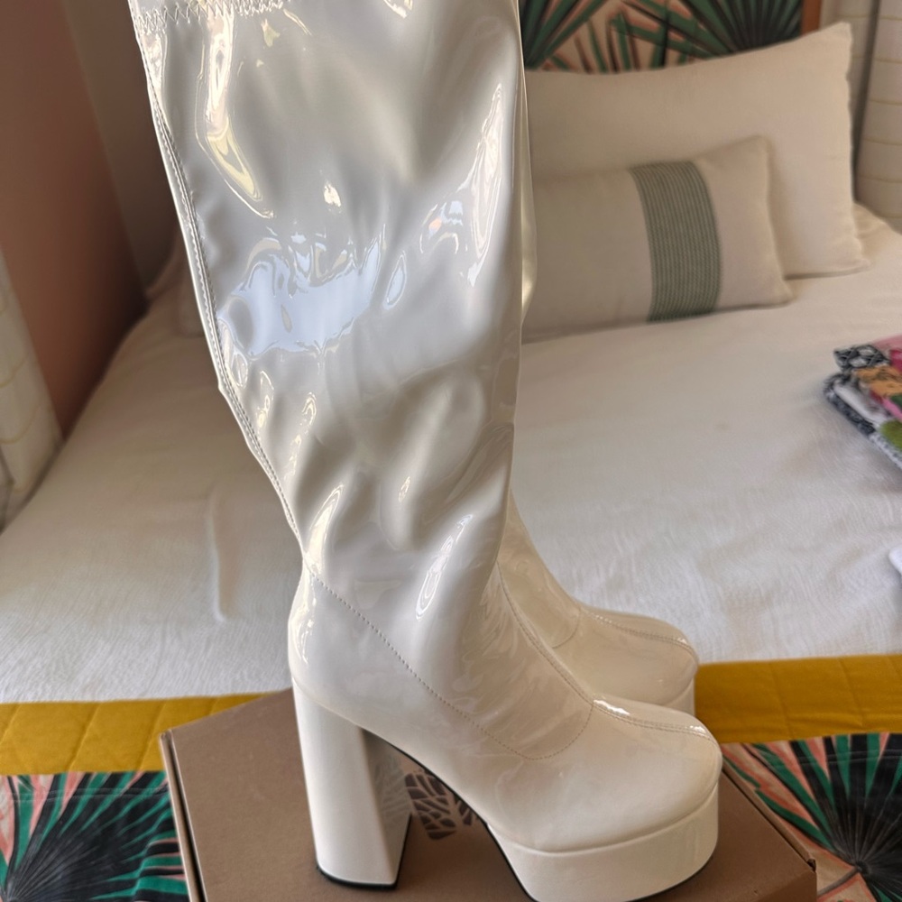 Stylish White Platform Boots